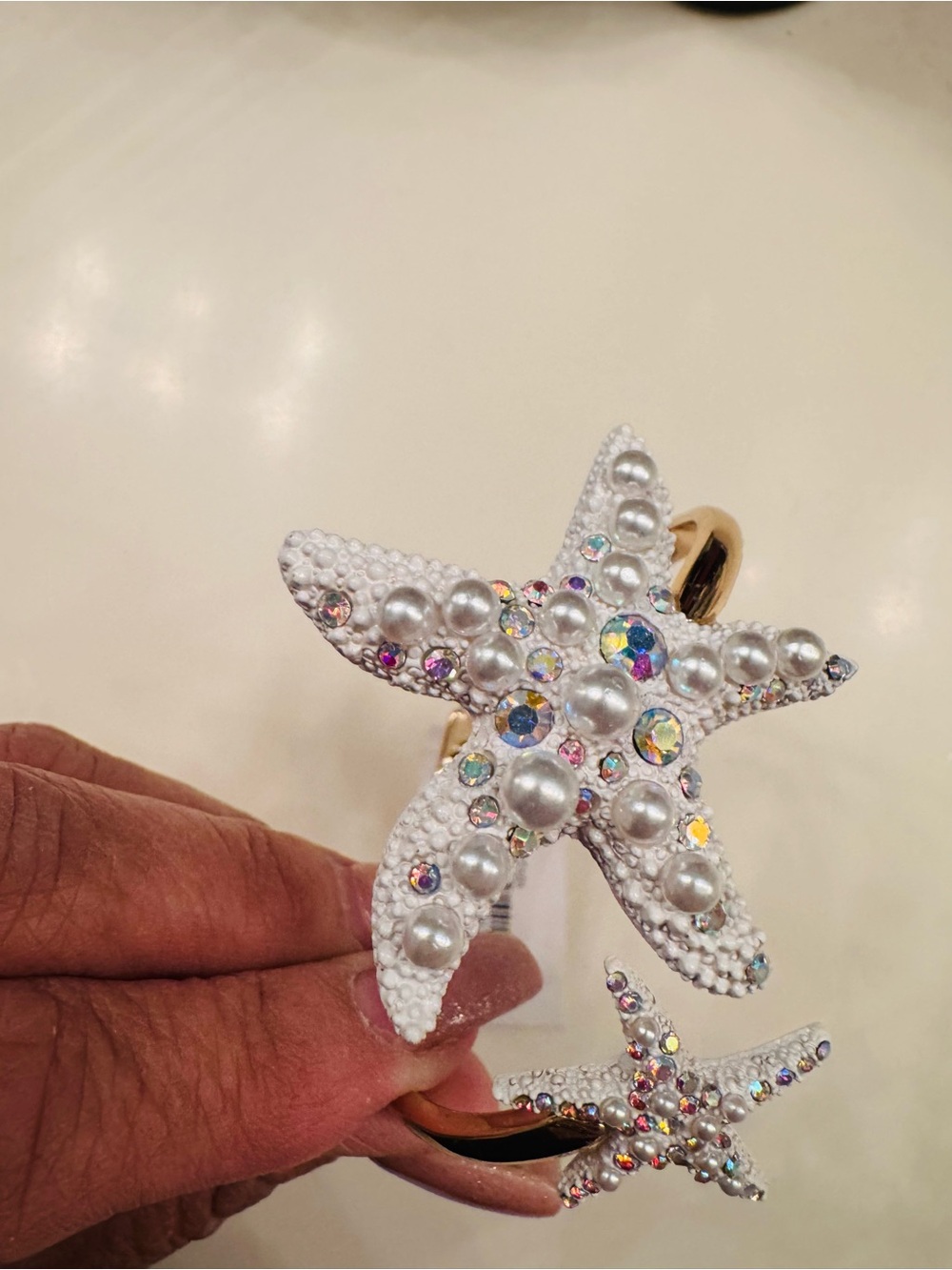 Betsey Johnson white embellished starfish bangle bracelet BNWT